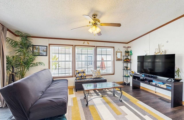 Cozy Family-Friendly Home with WiFi, AC, Shared Pool, Tennis, Pond & Playgrounds