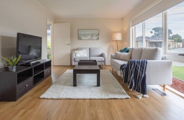 Cozy Family Friendly Werribee Home