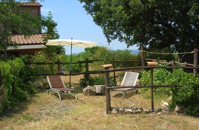 Cozy farmhouse with hills and sea view