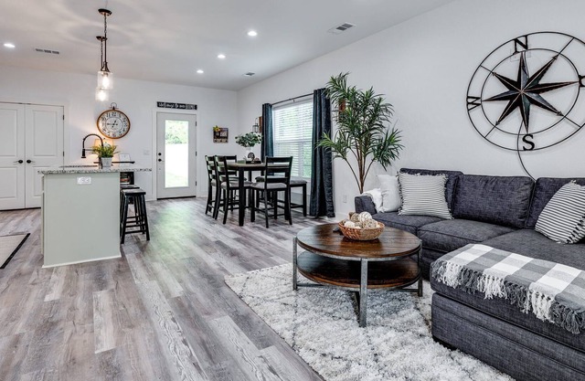 Cozy Farmhouse in Denison