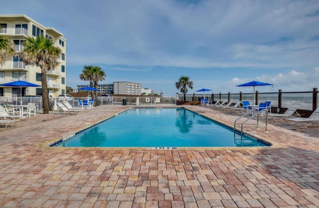 Cozy Florida Getaway with Pool Access and Ocean Views!