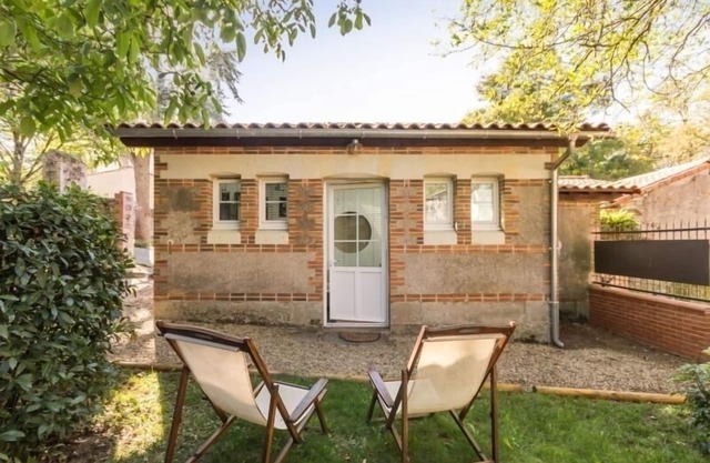 Cozy Urban Studio Near Nantes with Private Garden & Bikes