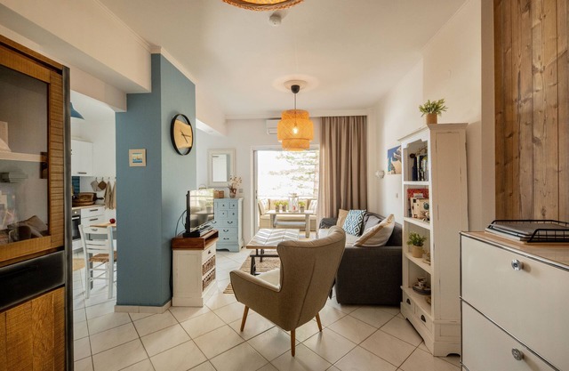 Cozy, fully equipped seaview-apartment in Chania only 50m from the sandy beach.