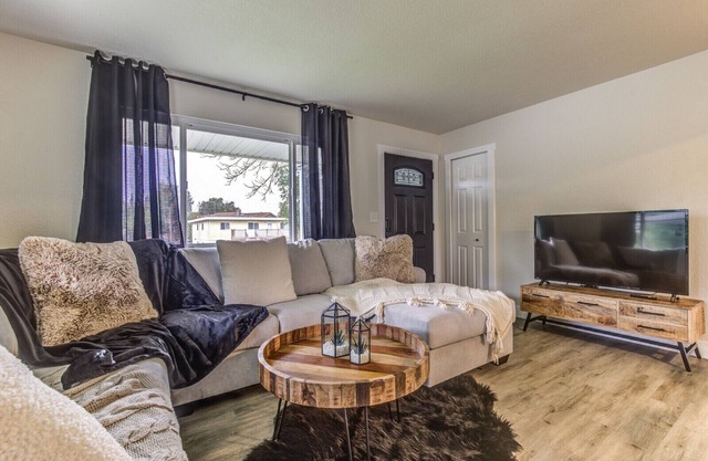 Cozy Fully Furnished 3bed blocks from Hospital