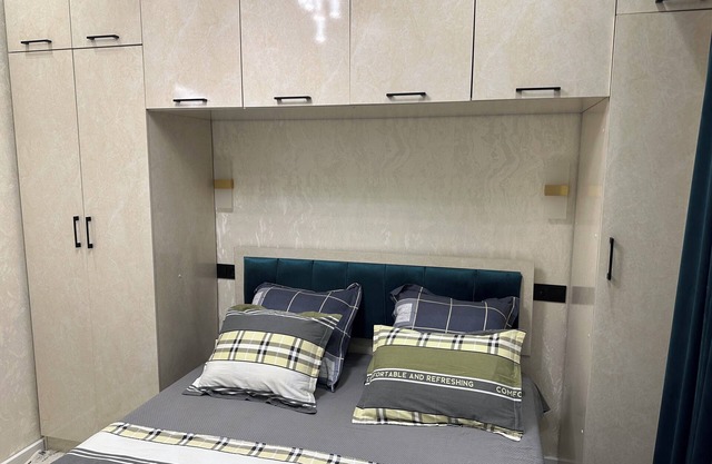 Cozy Garden One-Bedroom Apartment