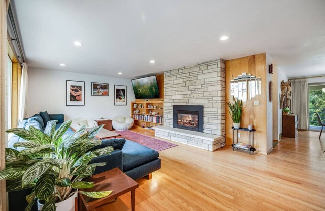 Cozy Gem w/Shared Hot Tub & A/C