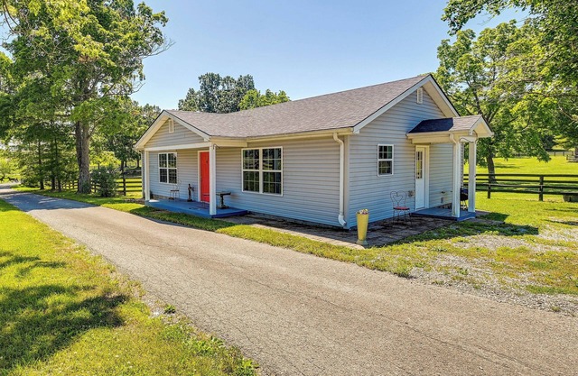 Cozy Georgetown Cottage on a Working Horse Farm!