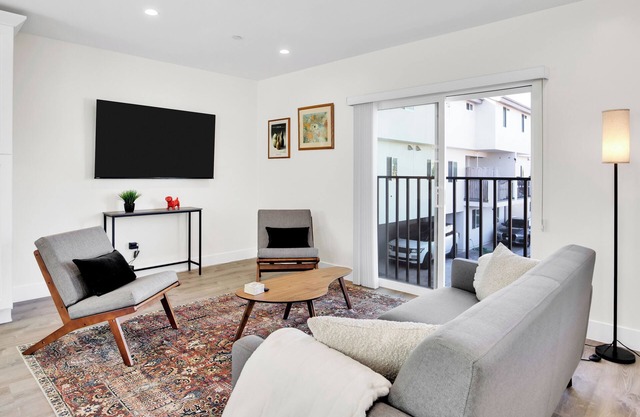 Cozy Getaway in Hawthorne: Explore LA with Ease!