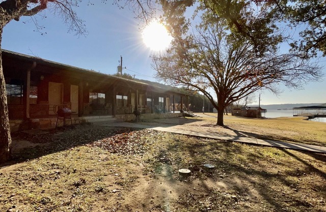 Cozy getaway with beautiful views on one of the most picturesque lakes in Texas.