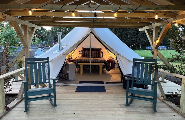 Cozy Glamping at Farm Bed and Breakfast in Maine