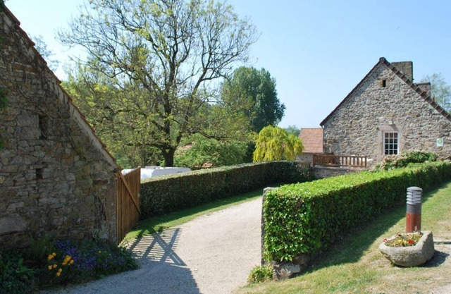 Cozy Ground-Floor Cottage, Private Garden, WiFi, Near Sea, 4 Guests, Parking, BBQ