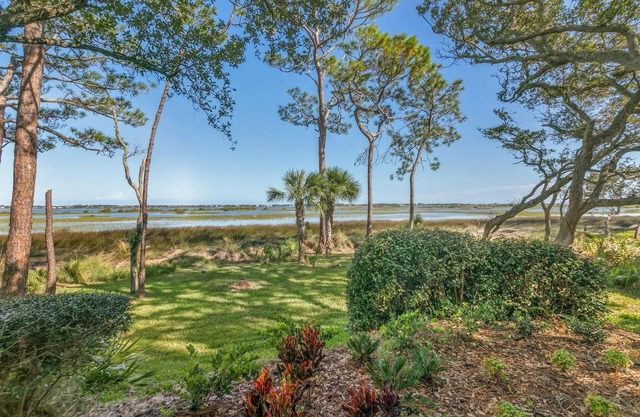 Cozy ground floor 2/2 condo in St. Augustine on the Intercostal Waterway