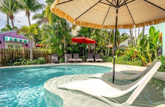 Cozy Guest House Suite w/Heated Pool & BBQ