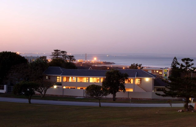 Cozy guest room with double bed, sofa bed and kitchen, near Port Elizabeth