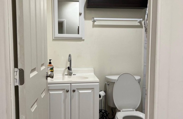 COZY GUESTHOUSE NEAR LAX AIRPORT AND THE BEAUTIFUL BEACHES