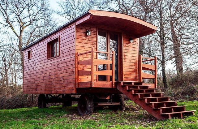 Cozy Gypsy Caravan Retreat in Berry with Solar Power and Full Amenities