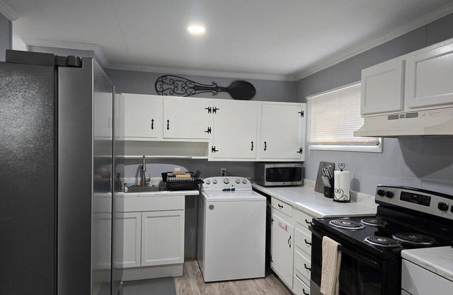 Cozy Haven in Hampton Roads – Near Beaches, Military Bases & Historic Sites!