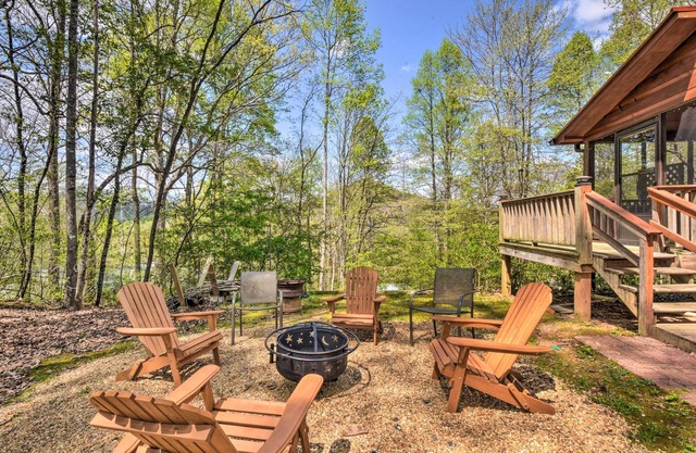 Cozy Hiawassee Cabin w/Fire Pit & Mtn Views!