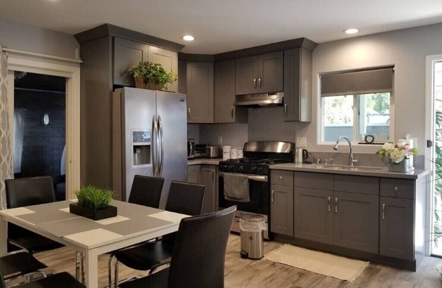 COZY HOME 8 MINUTES to Disneyland, close Little Saigon,Beach