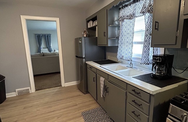 Cozy Home Close To, State Street and Downtown