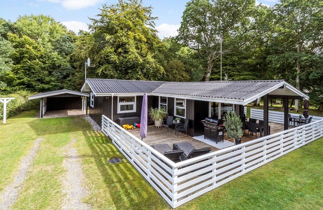 Cozy home in Glesborg with WiFi