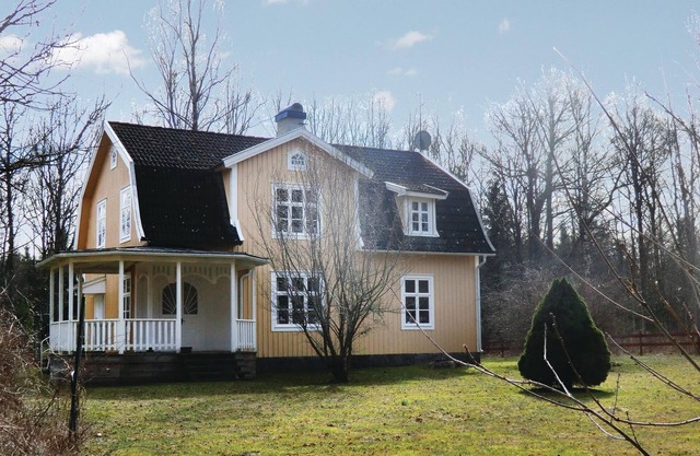 Cozy home in Gullabo with kitchen