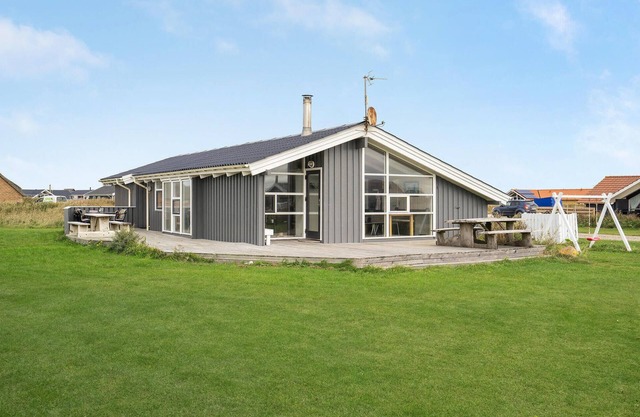 Cozy home in Harboøre with sauna