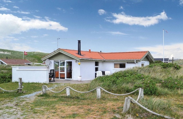 Cozy home in Hvide Sande with kitchen