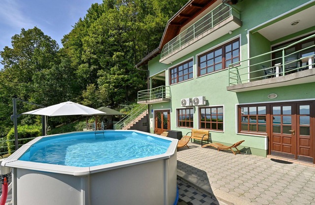 Cozy home in Madzarevo with kitchen