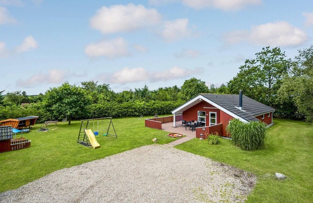 Cozy home in Oksbøl with kitchen
