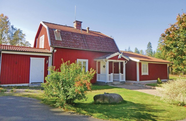 Cozy home in Orrefors with lake view