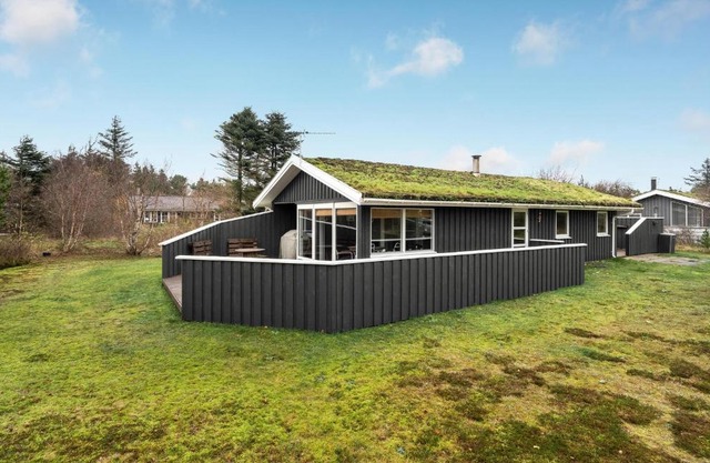 Cozy Home In Pandrup With Kitchen