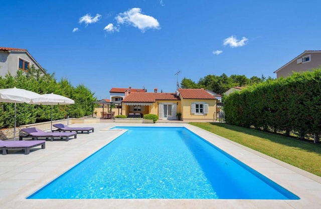Cozy home in Porec with WiFi