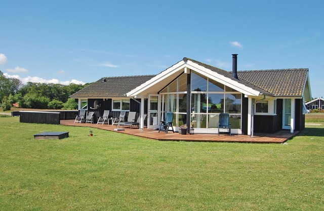 Cozy home in Rudkøbing with sauna