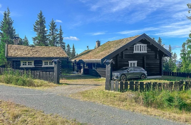 Cozy home in Sjusjøen with sauna