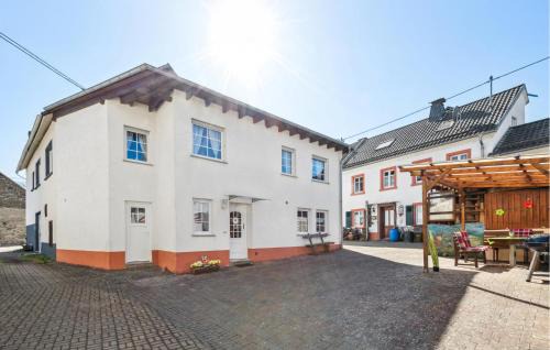 Cozy Home In Strohn With Kitchen