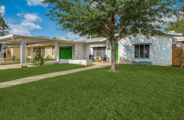 Cozy Home in the heart of San Antonio.