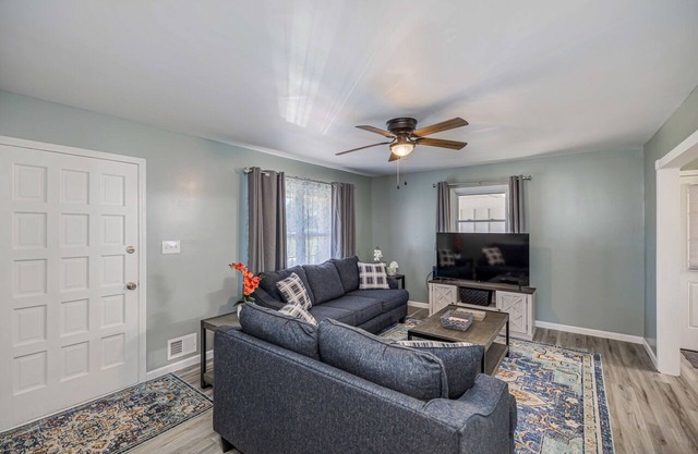 Cozy Home off I-85, 35 minutes from NC and SC border