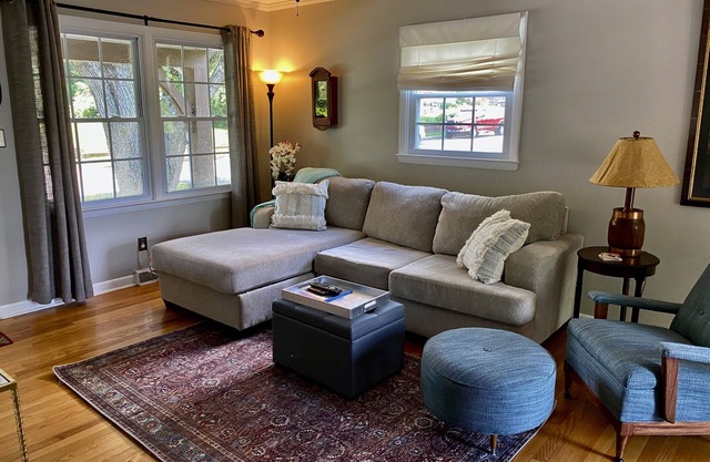 Cozy home w/Hot Tub in trendy West Asheville!