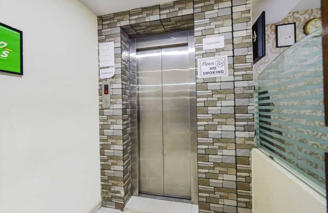 Cozy hotel in awesome Hyderabad with WiFi, AC