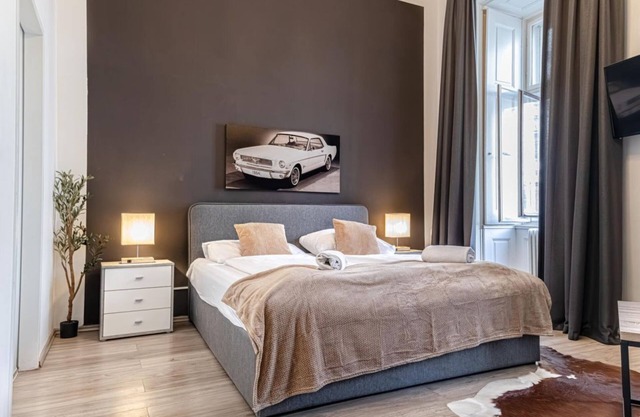 Cozy Hotel Room with View | Mariahilferstr