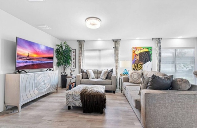 Cozy house in serene Cape Coral with WiFi, AC