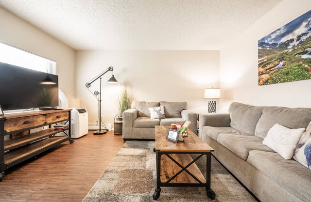 ❤Cozy in the Springs! 2 BR, Kitchen. 5 Guests!❤