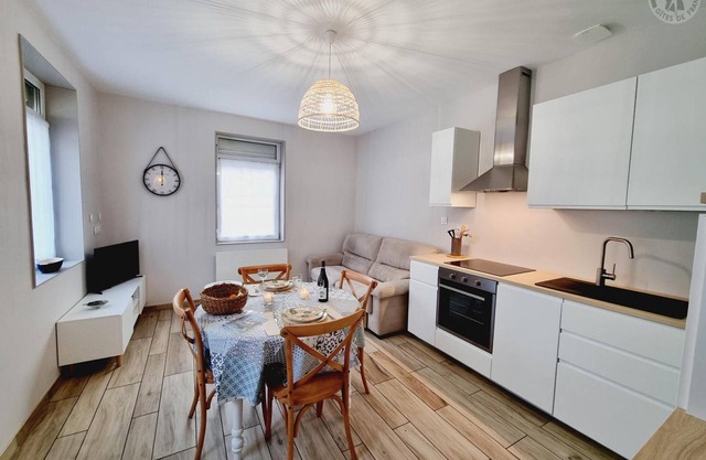 Cozy Independent House in Iwuy: Modern Amenities, WIFI, Parking, Terrace, Near Attractions
