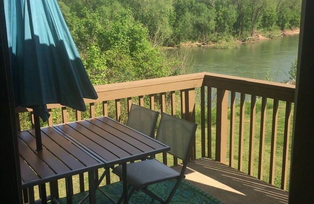 Cozy Lake Front Condo