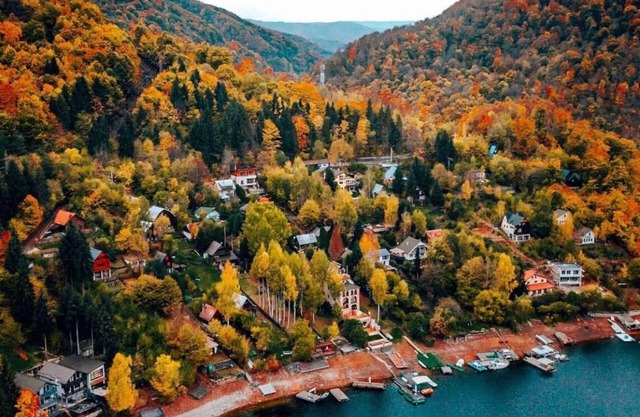 Cozy lake view Villa
