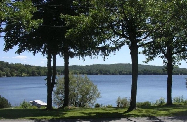 Cozy Lakefront Home on Beautiful Crystal Lake, Minutes from Elk Mountain