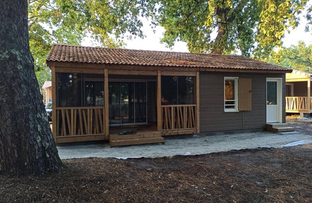 Cozy Lakeside Chalet with Pool & WiFi, Nature Retreat