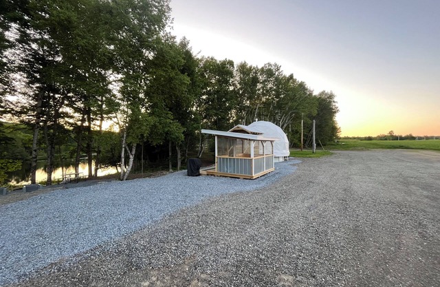 Cozy lakeside glamping dome with fireplace, AC and full bath.