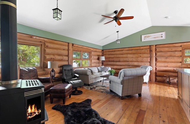 Cozy Lakeside Log Cabin With 2 FireplacesnThe Hidden Pines Log Cabin